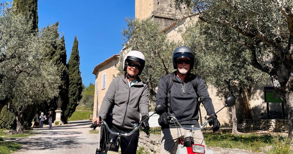 Evasion en cabane insolite, Solex vintage et saveurs gourmandes du Ventoux.@Clément Perrier