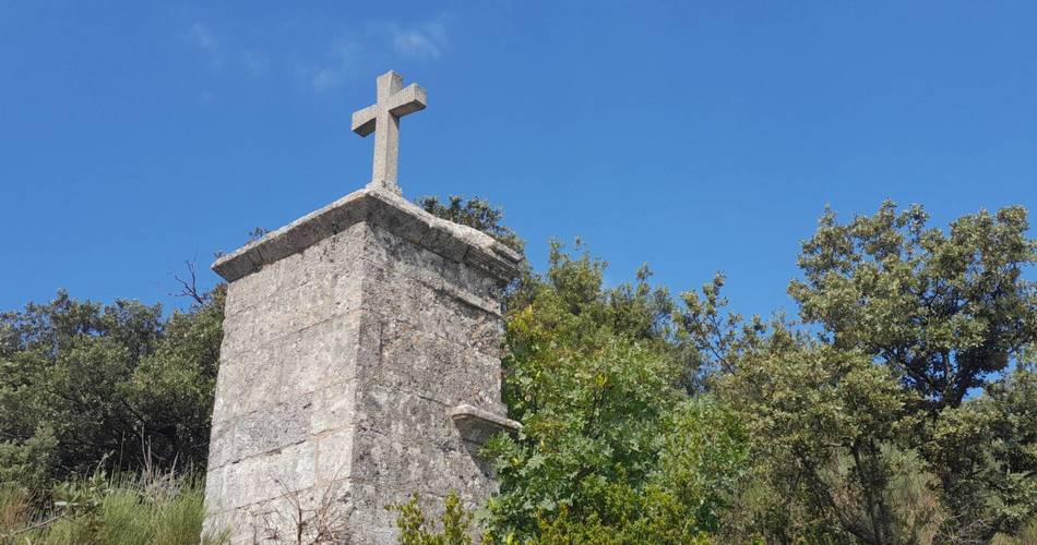 BUOUX - Tour des Ramades@©Eric Garnier - PNR Luberon