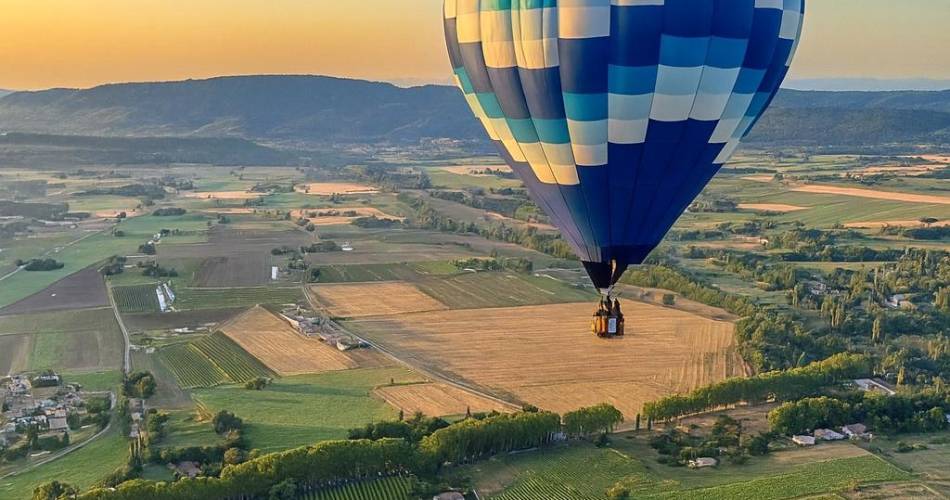 Hot-air balloon flight: a magical experience at sunrise@Vincent Agnès