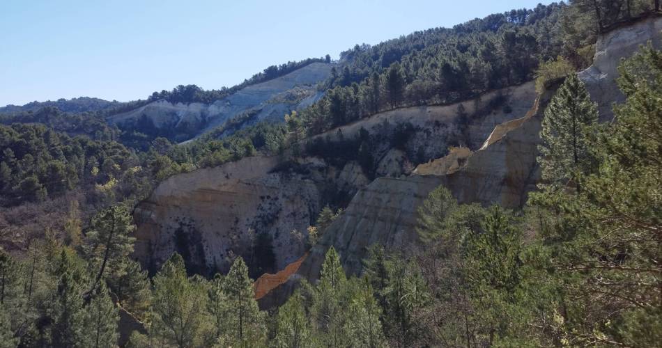 CASENEUVE - Les ocres depuis Haute Blace@©Pauline Rimbert - PNR Luberon