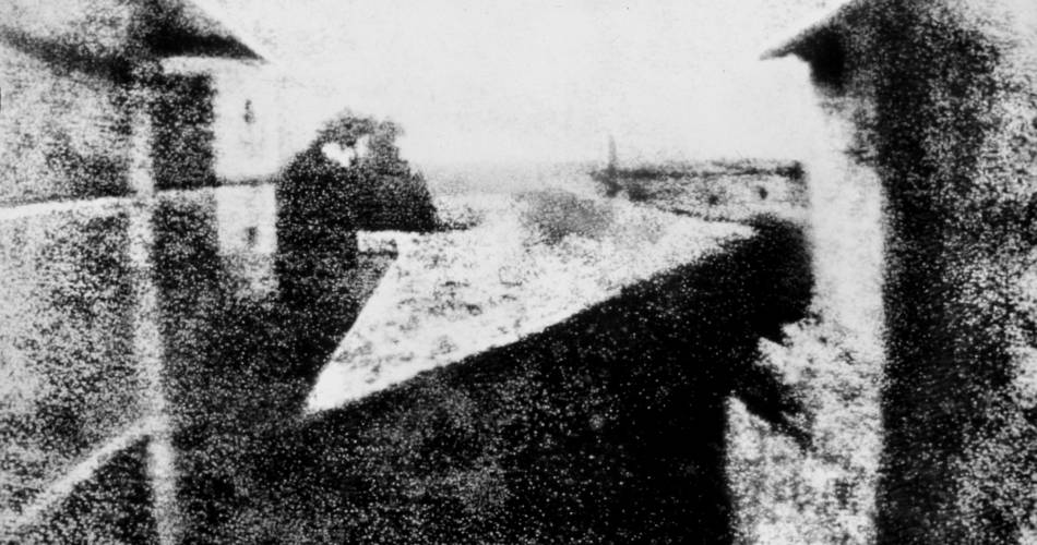 Histoire de la photographie à travers les âges@©Nicéphore Niépce. Le point de vue du Gras (héliographie) 182