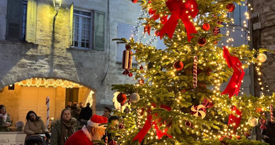 Grand Sapin Magique : viens le décorer !@Roland Giniel