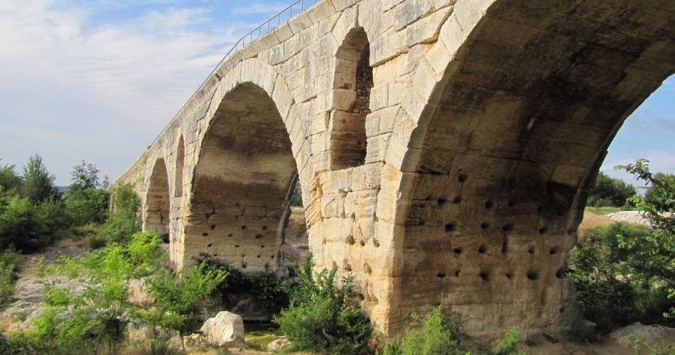 Brücke Pont Julien@Office de tourisme Pays d'Apt Luberon