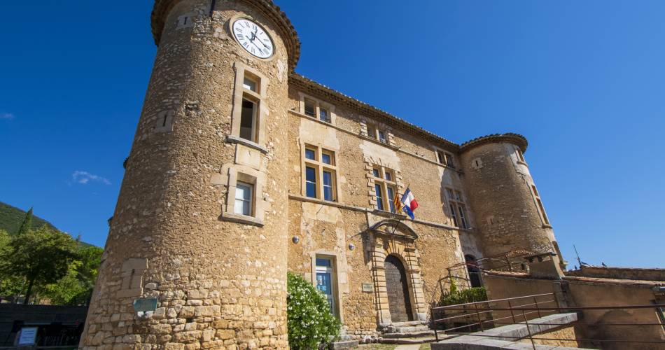 Le Château de Rustrel@Amandine Naulin © Office de tourisme Pays d'Apt Luberon
