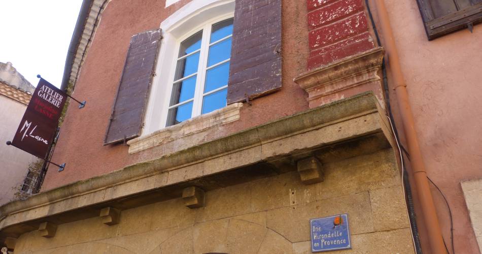 Une hirondelle en Provence@OTI Pays d'apt Luberon